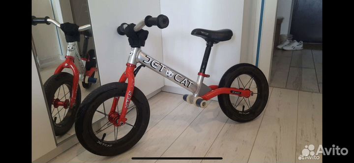 Беговел jetcat