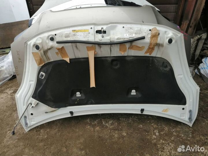 Капот Toyota Isis ANM10