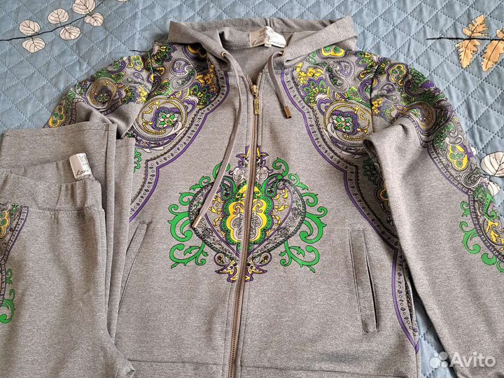 Спортивный костюм