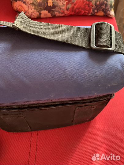 Пленочный фотоаппарат с сумкой для него