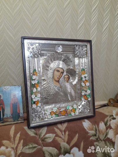 Старинная икона Богородица храмовая