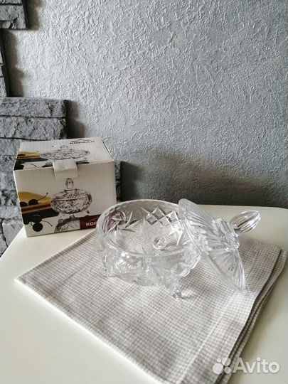 Ваза конфетница (шкатулка) на ножках