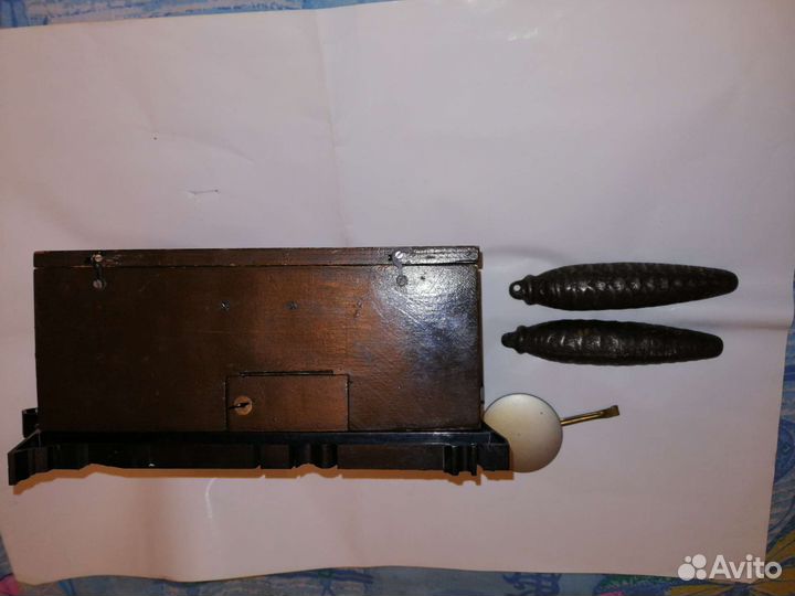 Старинные настенные часы с кукушкой