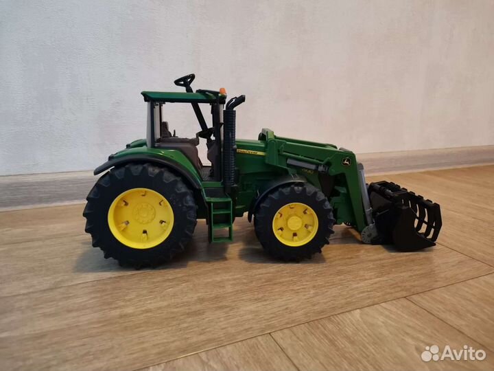 Bruder трактор