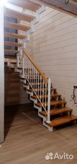 Лестница на металлическом каркасе