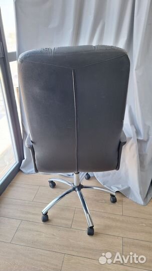 Офисное кресло руководителя бу