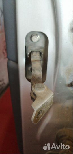 Ограничитель двери задний левый Nissan Almera N16