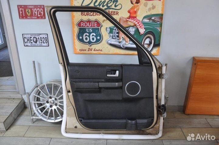 Дверь передняя левая Land Rover Discovery L319 AJD