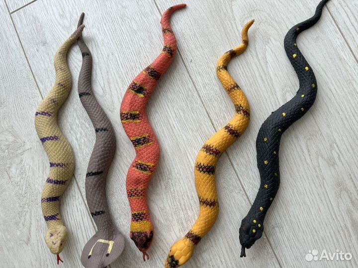 Резиновая змея