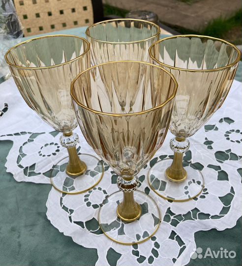 Цветные бокалы для вина