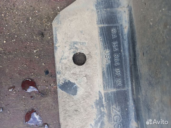 Подкрылки передние правый, левый Mercedes W164