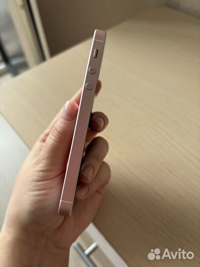 iPhone SE, 32 ГБ