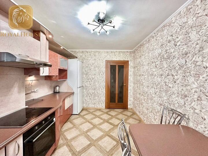 2-к. квартира, 73 м², 8/10 эт.