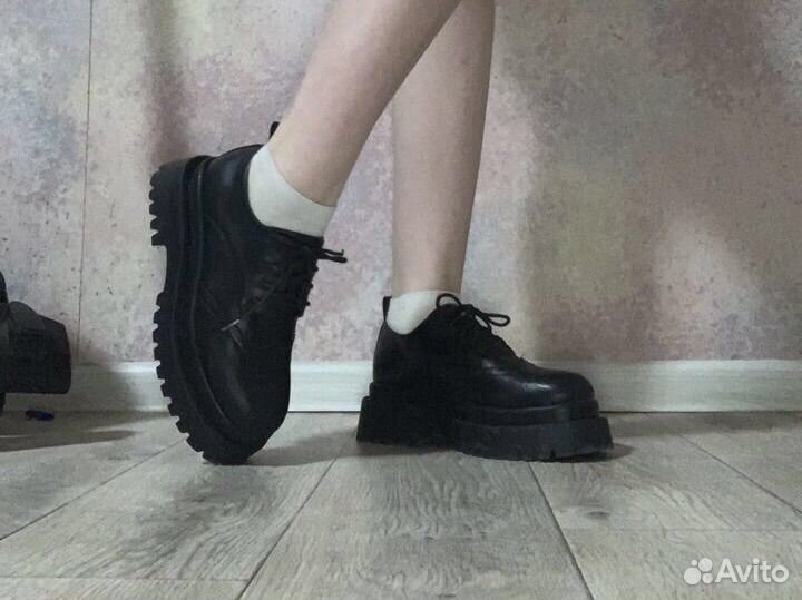 Кроссовки, Лоферы