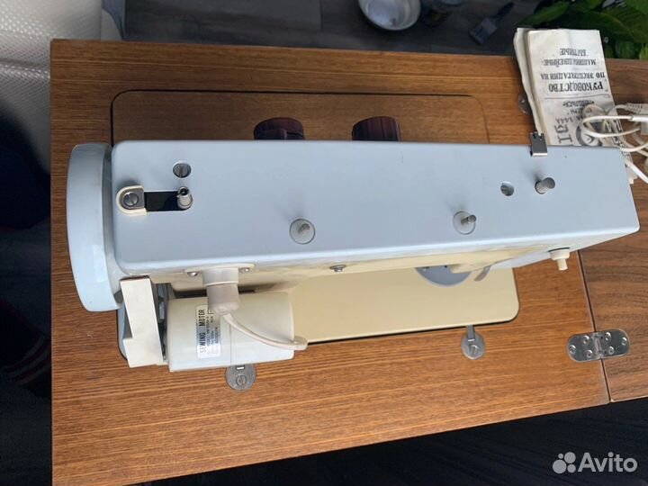 Швейная машинка в тумбе