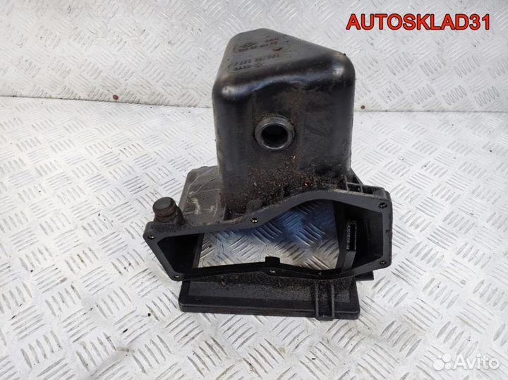 Корпус воздушного фильтра Audi 100 C4 034133837J