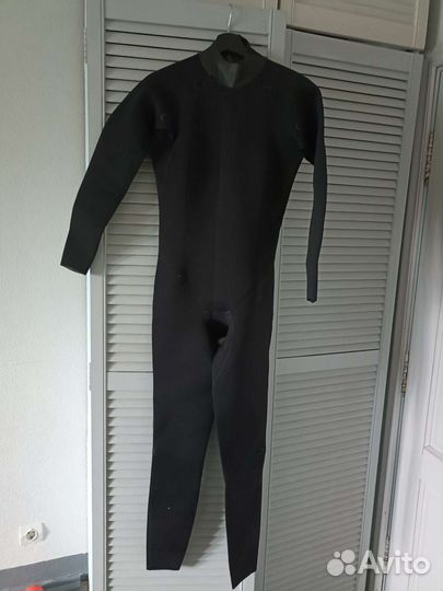 Гидрокостюм. Герметичный мешок.Шлем для плавания
