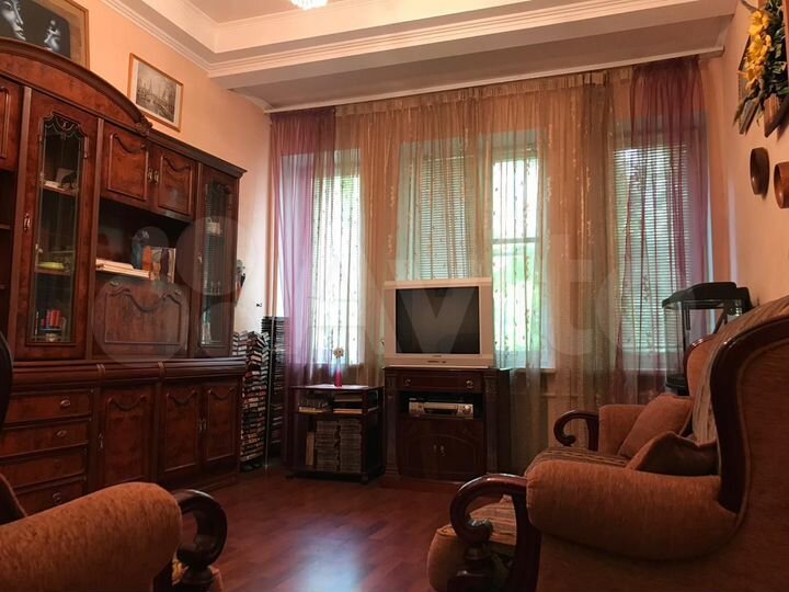 4-к. квартира, 90 м², 1/2 эт.