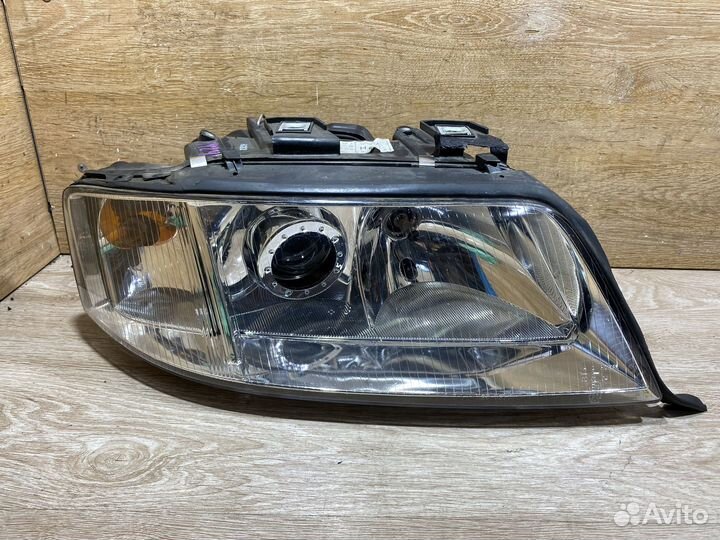 Фара правая Audi A6 C5 дорестайлинг 142443