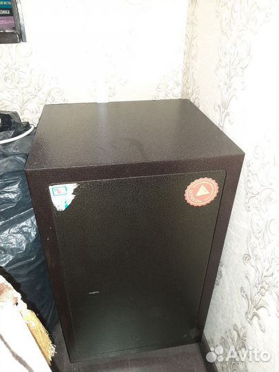Сейф металлический