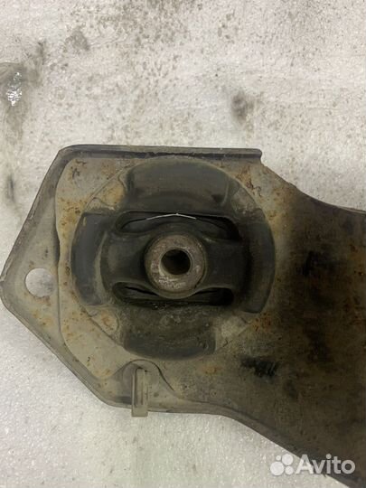 Крепление, кронштейн редуктора Honda CRV 1