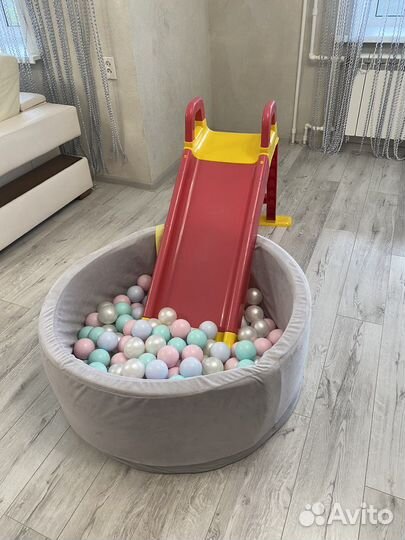 Сухой бассейн с шариками