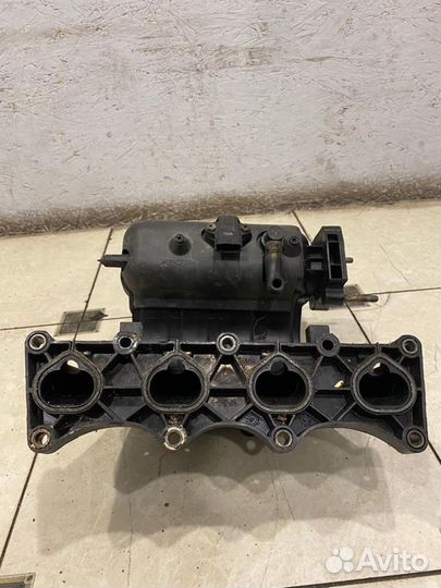 Впускной коллектор Hyundai Accent