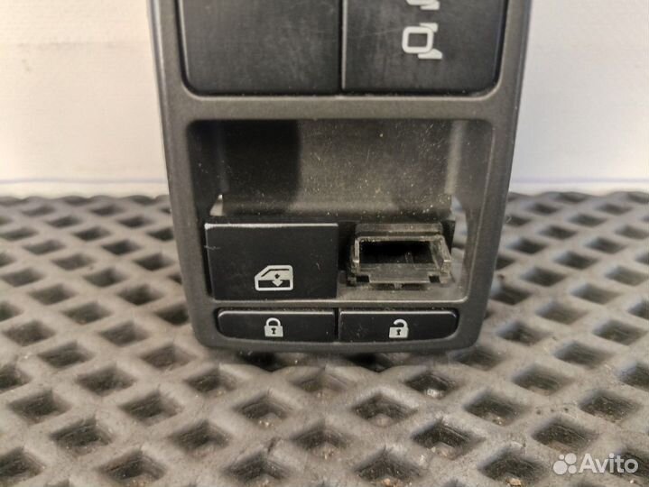 81258067093 Блок управления стеклоподъемником левы