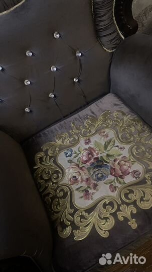 Диван бу, холл