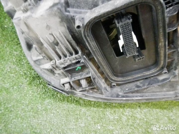 Фара левая Mercedes-Benz E-Class