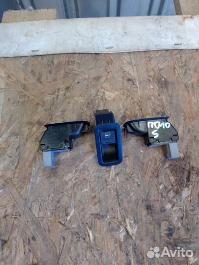 Кнопка стеклоподьеника Volkswagen Polo 5