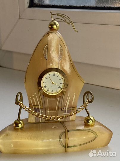 Часы из селенита