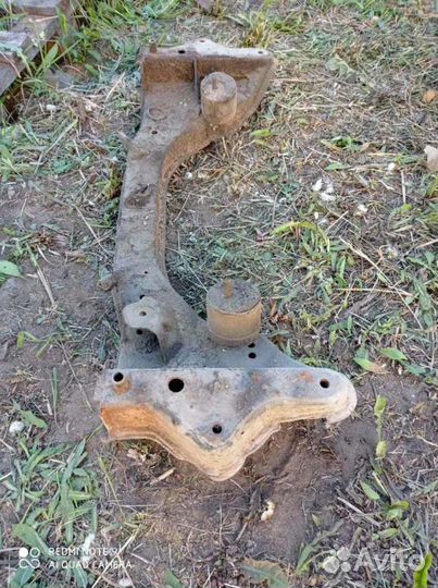 Подрамник балка передняя BMW e34