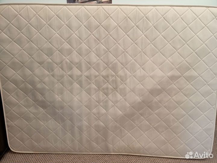 Матрас 140х200 бу пружинный односторонний