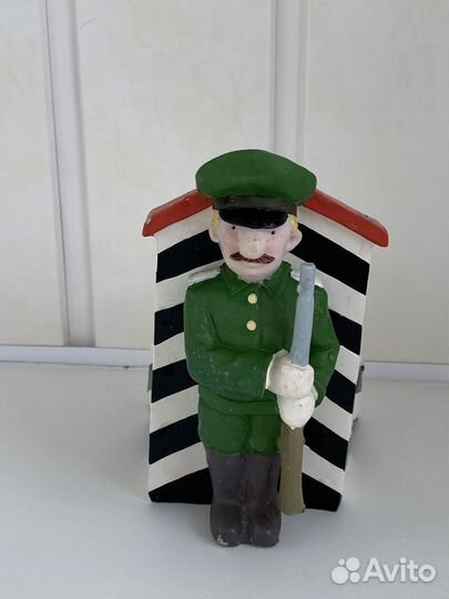 Подставка для ручки, декоративная фигурка