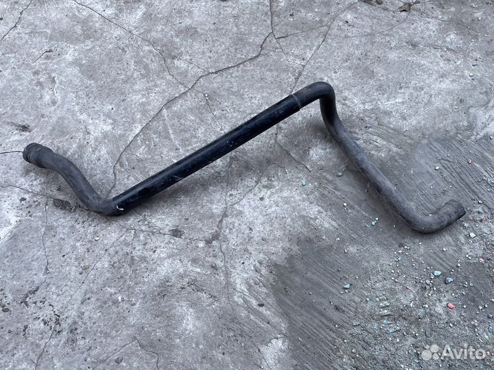 Патрубок расширительного бачка Mercedes W124 M104