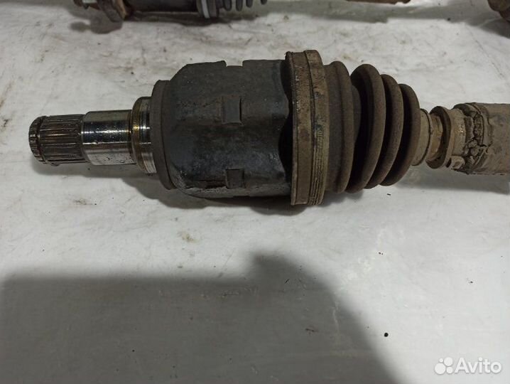 Полуось привод шрус Toyota Avensis 2 T250 лифтбек