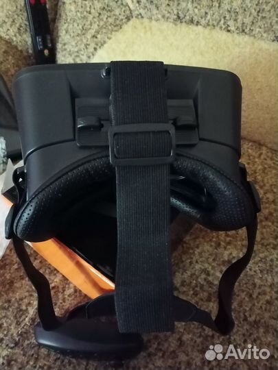 Очки виртуальной реальности с джойстиком