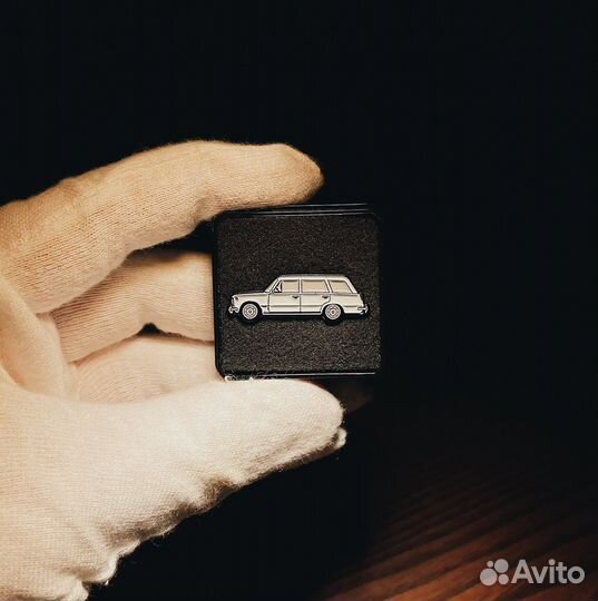 Жигули ваз 2102 «двойка» значок пин