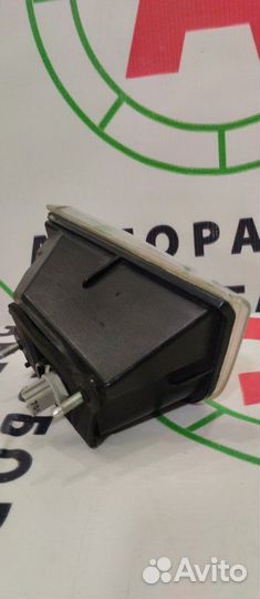 Фонарь в крышку багажника задний правый Nissan