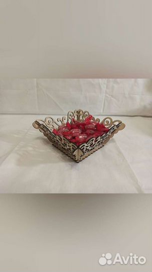 Резная конфетница