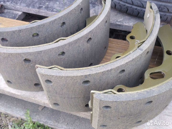 Тормозные колодки на митцубисикантер