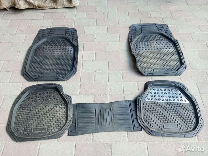 Универсальные ковры в автомобиль