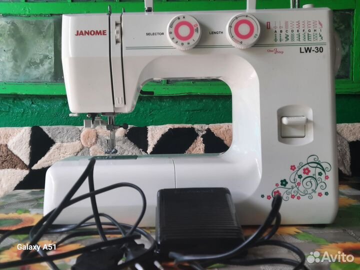 Швейная машина janome