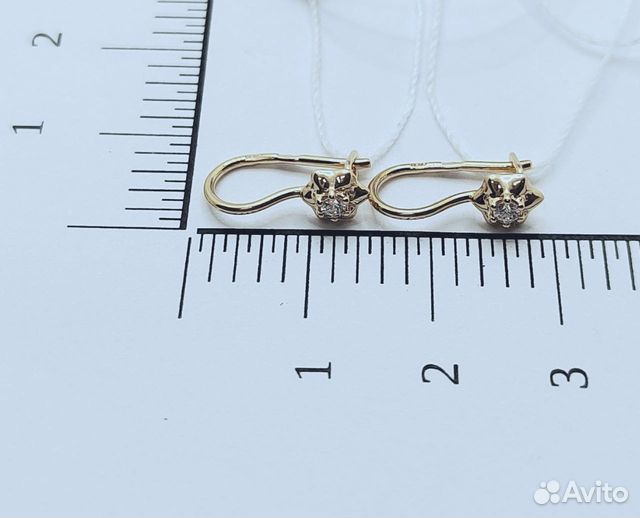 Золотые серьги с камнем