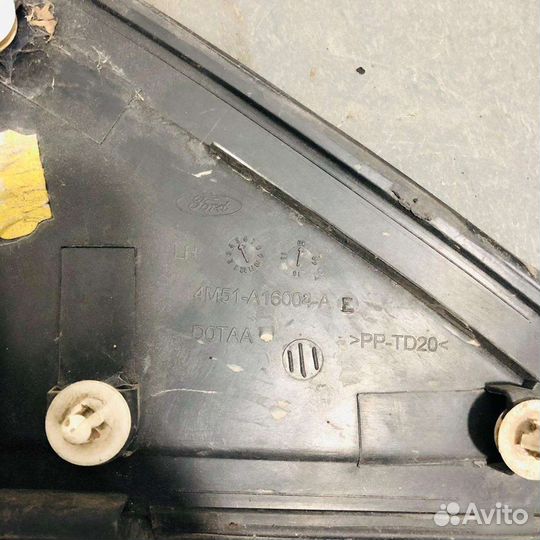 Заглушка крыла правая Ford Focus 2005-2008