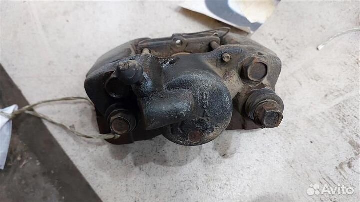 Суппорт задний правый Mitsubishi Pajero, Montero