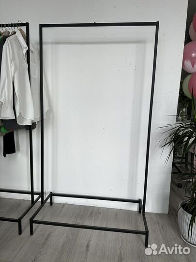 Рейл для одежды для шоурума