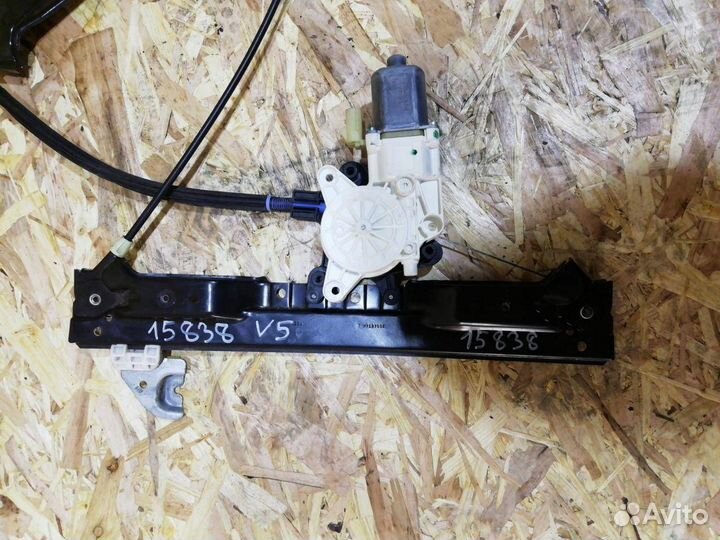 Стеклоподъемник задний левый Dodge Grand caravan 5