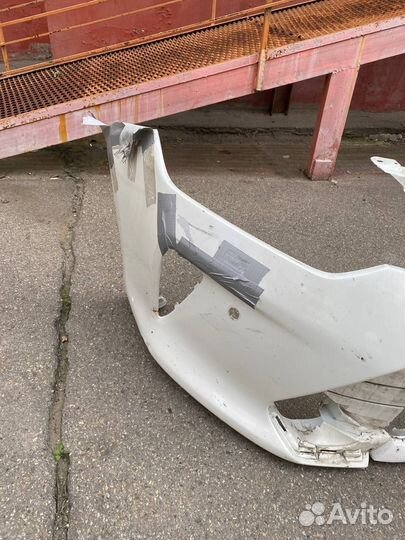Продам передний бампер Toyota Camry 55